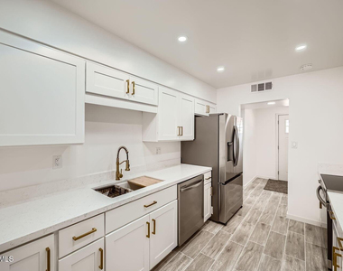 12021 N Riviera Court - Photo Thumbnail 5