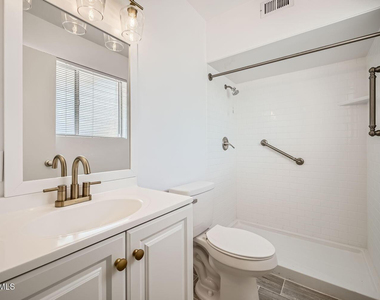 12021 N Riviera Court - Photo Thumbnail 11