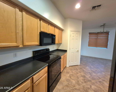 16438 N 72nd Lane - Photo Thumbnail 5