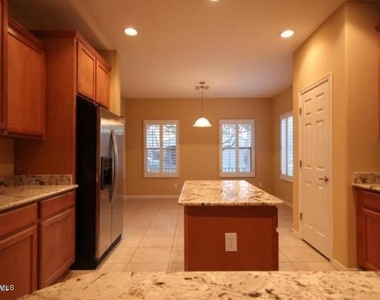 5118 W Molly Lane - Photo Thumbnail 3