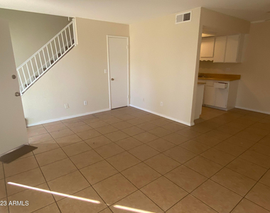 6002 W Townley Avenue - Photo Thumbnail 2
