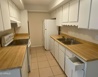 6002 W Townley Avenue - Photo Thumbnail 1