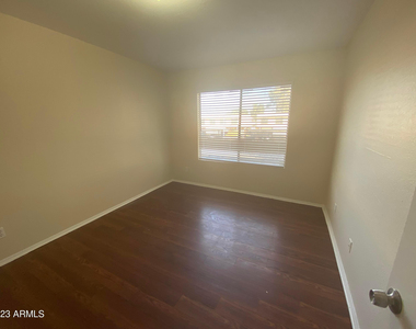 6002 W Townley Avenue - Photo Thumbnail 4