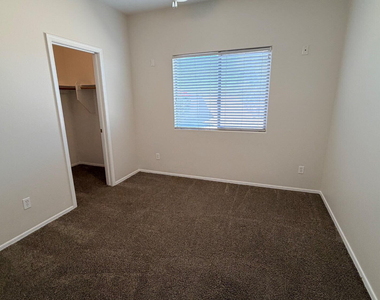 22156 N Sunset Drive - Photo Thumbnail 8