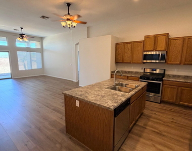 22156 N Sunset Drive - Photo Thumbnail 3
