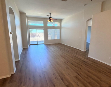 22156 N Sunset Drive - Photo Thumbnail 4