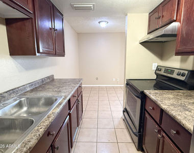 5244 W Lynwood Street - Photo Thumbnail 10