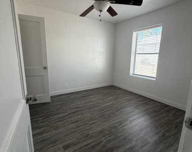 712 W Taylor Street - Photo Thumbnail 1
