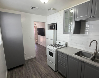 712 W Taylor Street - Photo Thumbnail 5