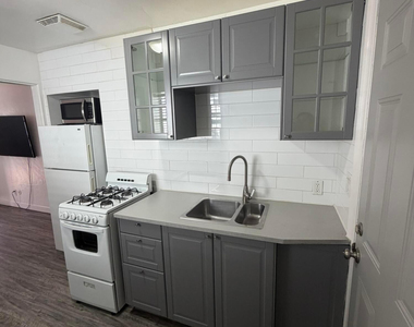 712 W Taylor Street - Photo Thumbnail 6