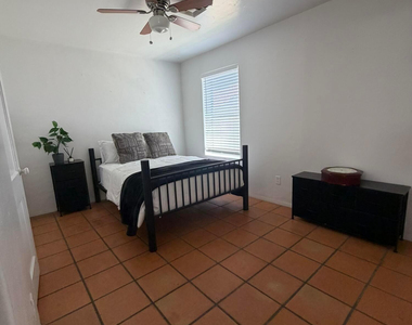 712 W Taylor Street - Photo Thumbnail 5