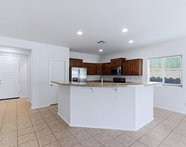 10733 W Lariat Lane - Photo Thumbnail 3