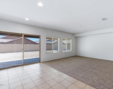 10733 W Lariat Lane - Photo Thumbnail 6