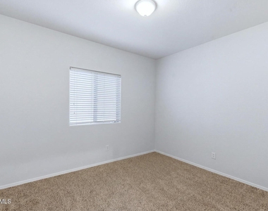 10733 W Lariat Lane - Photo Thumbnail 14