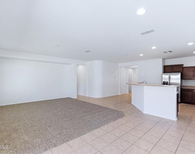 10733 W Lariat Lane - Photo Thumbnail 5
