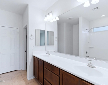 10733 W Lariat Lane - Photo Thumbnail 21