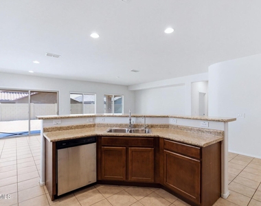 10733 W Lariat Lane - Photo Thumbnail 10