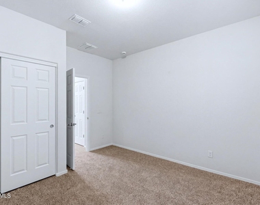 10733 W Lariat Lane - Photo Thumbnail 13