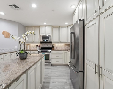 5350 E Deer Valley Drive - Photo Thumbnail 8