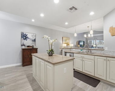 5350 E Deer Valley Drive - Photo Thumbnail 10