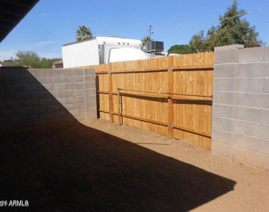 1623 E Pinchot Avenue - Photo Thumbnail 3