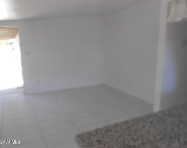1623 E Pinchot Avenue - Photo Thumbnail 5