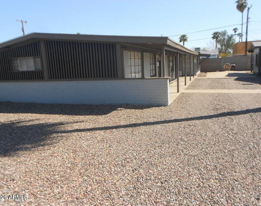 1623 E Pinchot Avenue - Photo Thumbnail 1