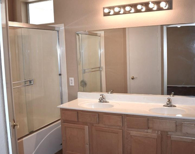 10316 N 94th Lane - Photo Thumbnail 5