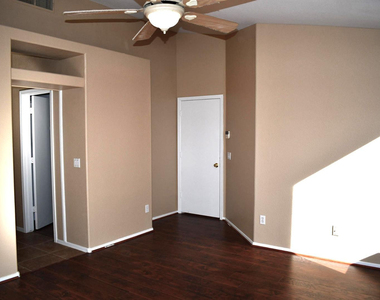 10316 N 94th Lane - Photo Thumbnail 6
