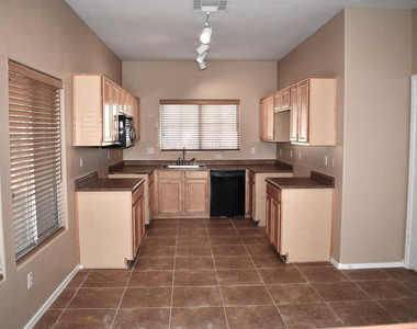 10316 N 94th Lane - Photo Thumbnail 3