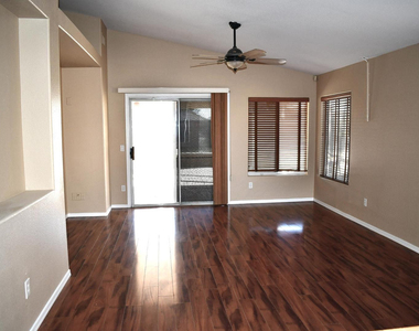 10316 N 94th Lane - Photo Thumbnail 4