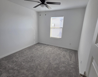 25233 N 141st Avenue - Photo Thumbnail 12