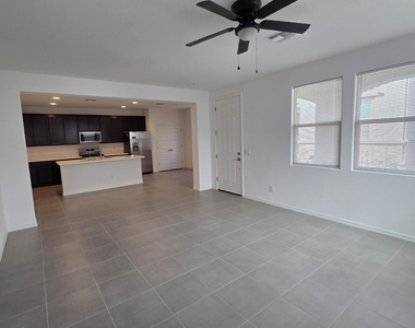 25233 N 141st Avenue - Photo Thumbnail 4