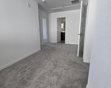 25233 N 141st Avenue - Photo Thumbnail 18