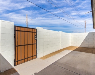 6049 W Laurie Lane - Photo Thumbnail 14