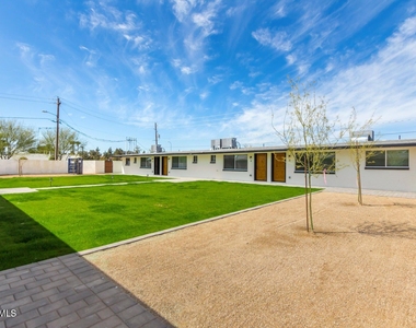 6049 W Laurie Lane - Photo Thumbnail 15