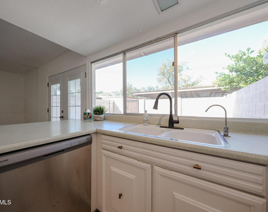 4028 N Granite Reef Road - Photo Thumbnail 16