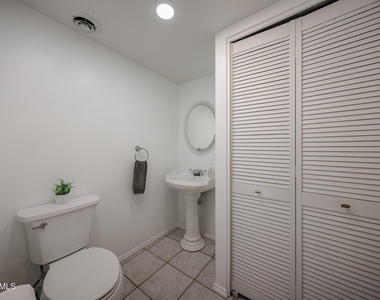 4028 N Granite Reef Road - Photo Thumbnail 18