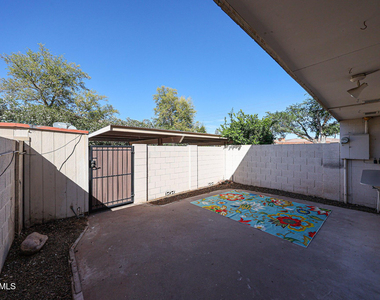 4028 N Granite Reef Road - Photo Thumbnail 30