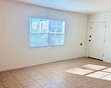 1509 N 15th Avenue - Photo Thumbnail 5