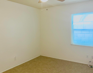 1509 N 15th Avenue - Photo Thumbnail 9