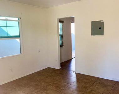 1505 N 15th Avenue - Photo Thumbnail 3