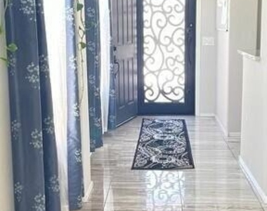 9512 W Fallen Leaf Lane - Photo Thumbnail 2
