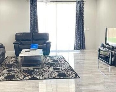 9512 W Fallen Leaf Lane - Photo Thumbnail 7