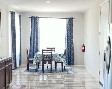 9512 W Fallen Leaf Lane - Photo Thumbnail 5