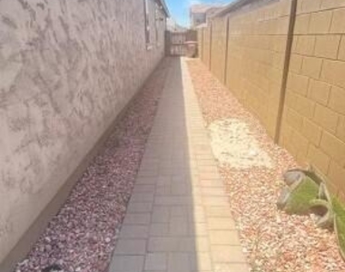 9512 W Fallen Leaf Lane - Photo Thumbnail 15