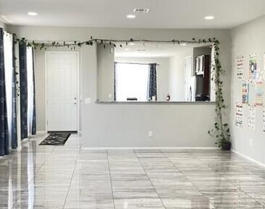 9512 W Fallen Leaf Lane - Photo Thumbnail 9