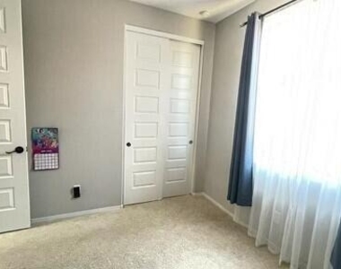 9512 W Fallen Leaf Lane - Photo Thumbnail 12