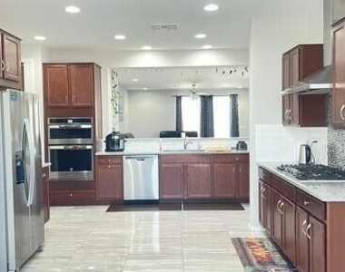 9512 W Fallen Leaf Lane - Photo Thumbnail 3