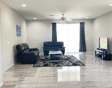 9512 W Fallen Leaf Lane - Photo Thumbnail 11